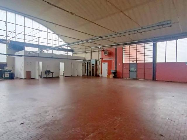Locale Commerciale in affitto a Capannori, Toscana