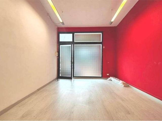 Locale Commerciale in affitto a Capannori, Lucca