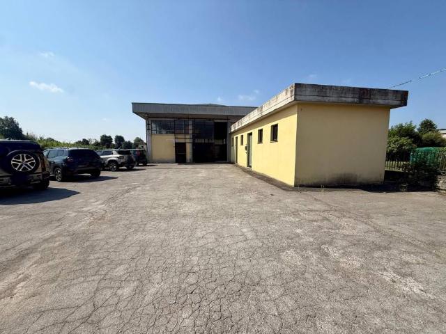 Locale Commerciale in affitto a San Colombano, Capannori