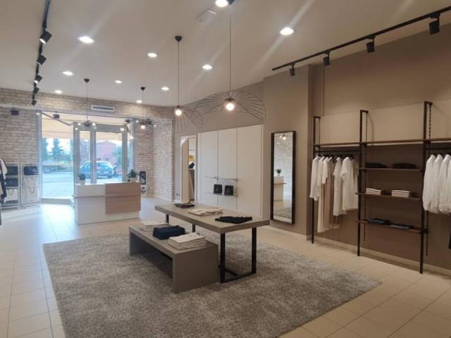Locale Commerciale in affitto a Zone, Capannori