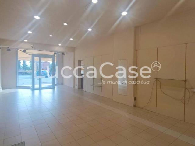 Locale Commerciale in affitto a Zone, Capannori