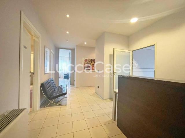 Locale Commerciale in affitto a Capannori, Lucca