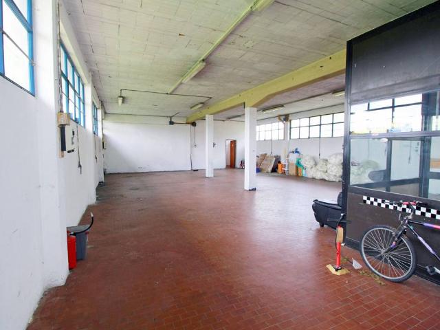 Locale Commerciale in affitto a Capannori, Lucca