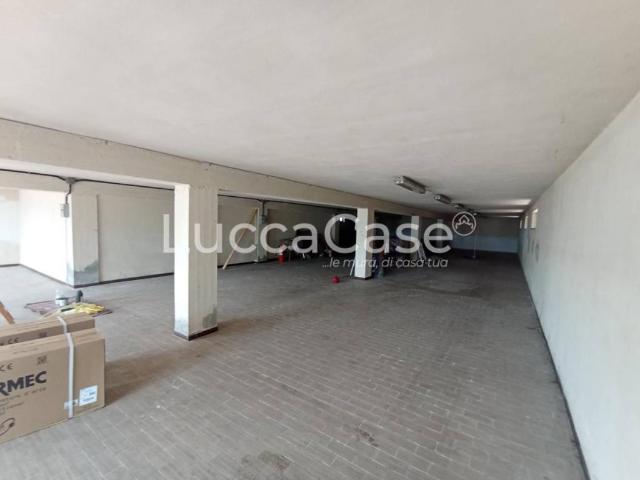 Locale Commerciale in affitto a Zone, Capannori