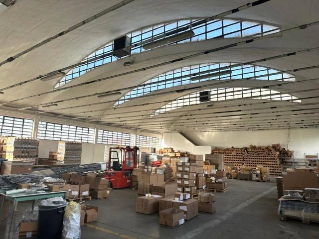 Locale Commerciale in affitto a Camigliano Santa Gemma, Capannori