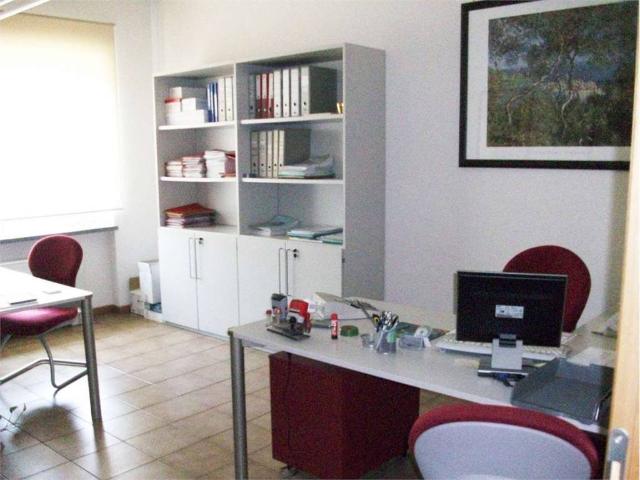 Locale Commerciale in affitto a Capannori, Lucca