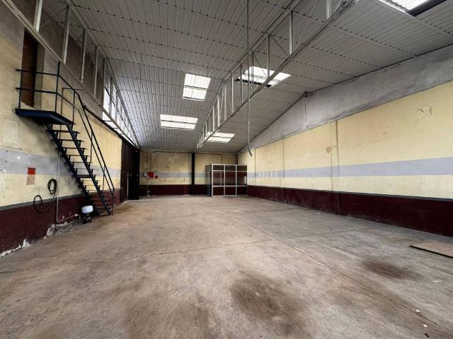 Locale Commerciale in affitto a Capannori, Lucca