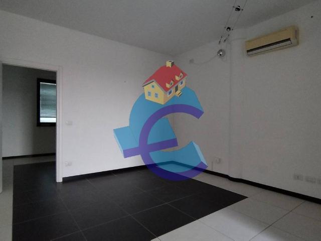 Locale Commerciale in affitto a Capannori, Lucca