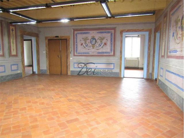 Locale Commerciale in affitto a Paganico, Capannori