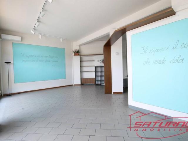 Locale Commerciale in affitto a Capannori, Lucca