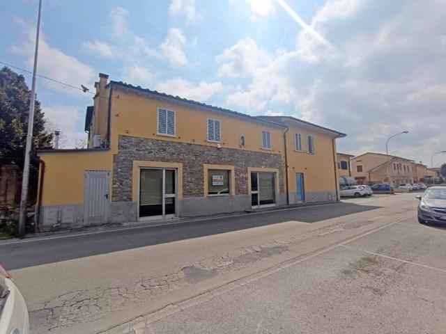 Locale Commerciale in affitto a Capannori, Toscana