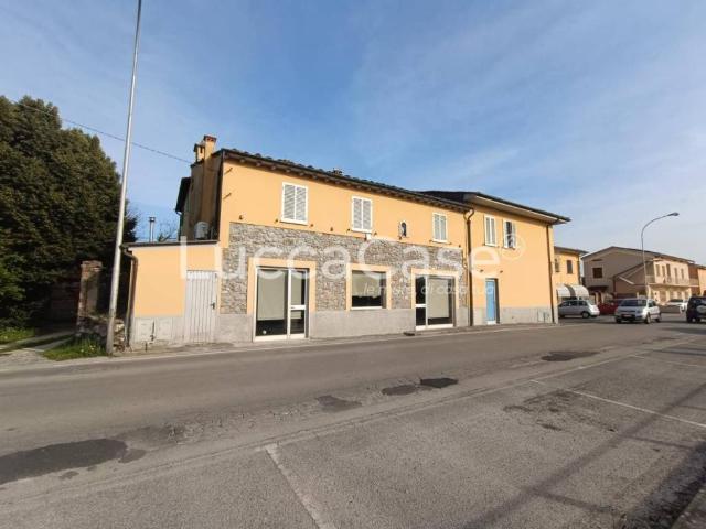 Locale Commerciale in affitto a Capannori, Lucca