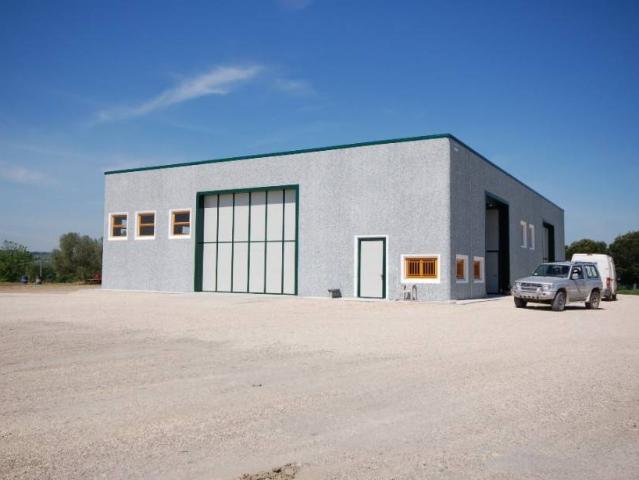 Locale Commerciale in affitto a Zone, Capannori