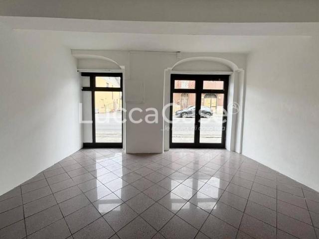 Locale Commerciale in affitto a Zone, Capannori