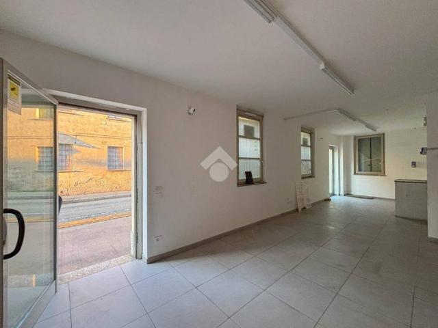 Locale Commerciale in affitto a Caponago, Lombardia