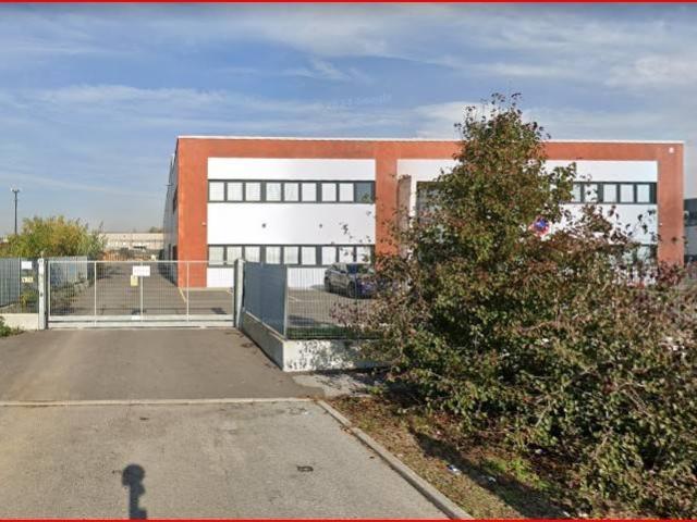 Locale Commerciale in affitto a Caponago, Lombardia