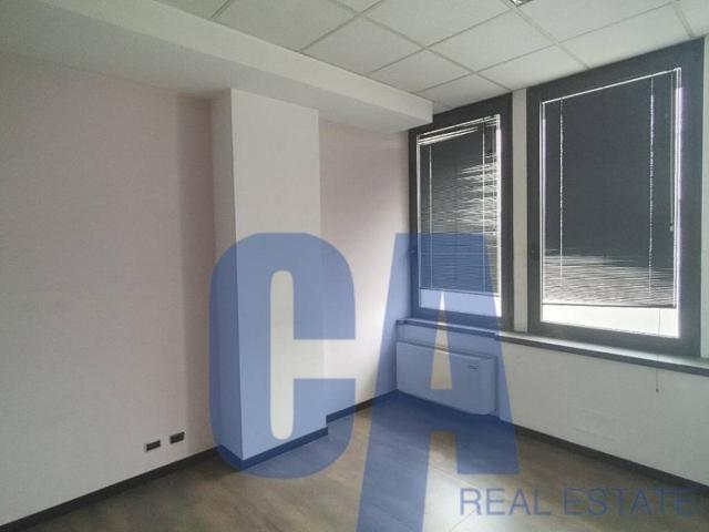 Locale Commerciale in affitto a Caponago, Lombardia