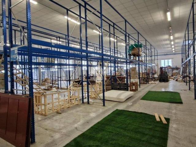 Locale Commerciale in affitto a Cappella Maggiore, Veneto