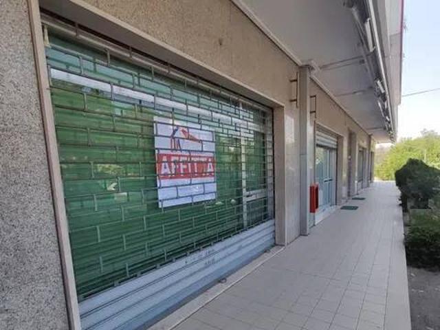 Locale Commerciale in affitto a Cappelle Sul Tavo, Abruzzo