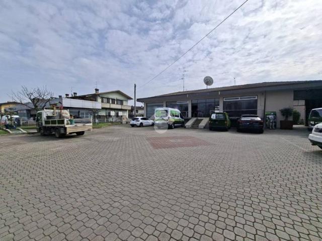 Locale Commerciale in affitto a Capriano Del Colle, Lombardia