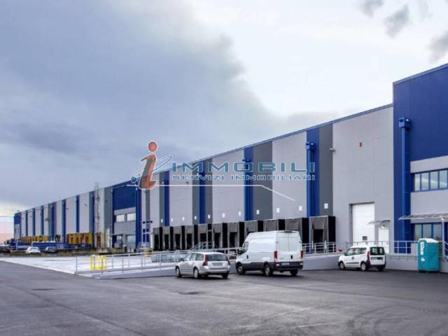 Locale Commerciale in affitto a Piemonte, Alessandria