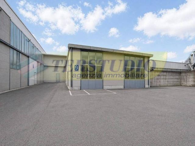 Locale Commerciale in affitto a Capriate San Gervasio, Lombardia