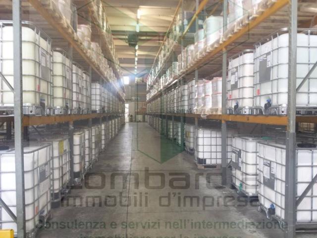 Locale Commerciale in affitto a Capriate, Capriate San Gervasio