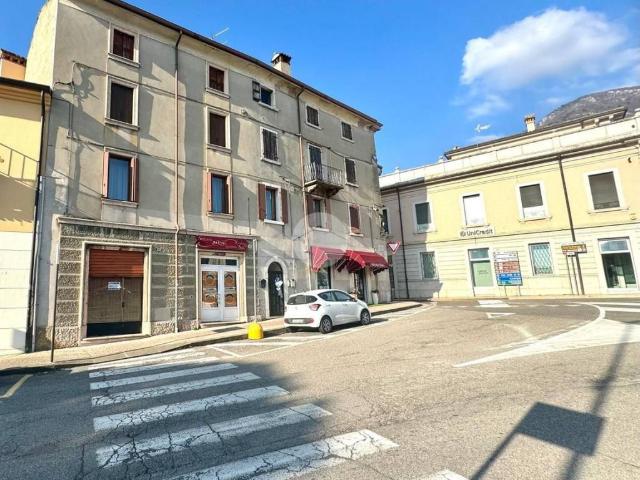 Locale Commerciale in affitto a Rubiana, Caprino Veronese