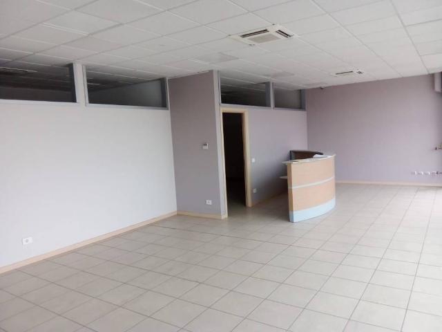 Locale Commerciale in affitto a Capriolo, Lombardia