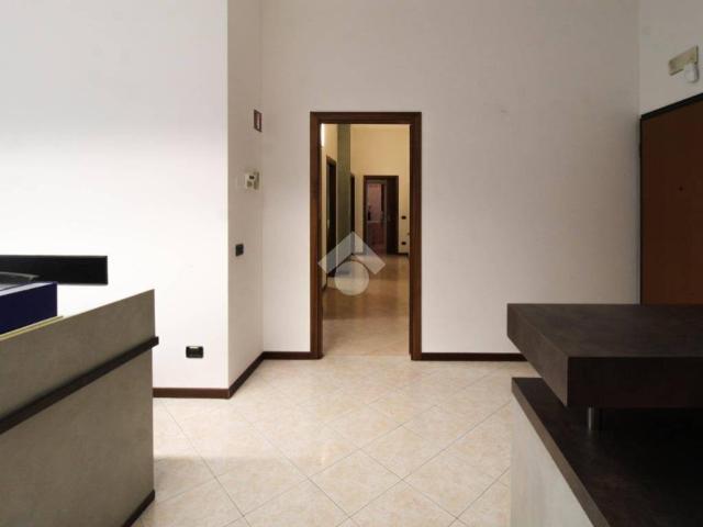 Locale Commerciale in affitto a Pirlotti, Capriolo