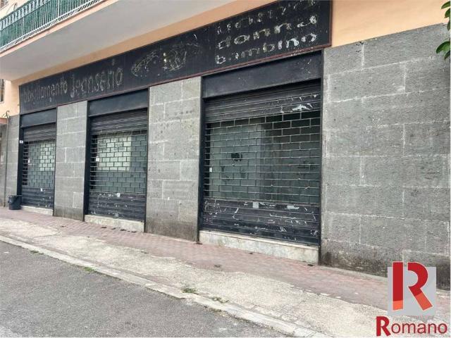 Locale Commerciale in affitto a Capua, Campania