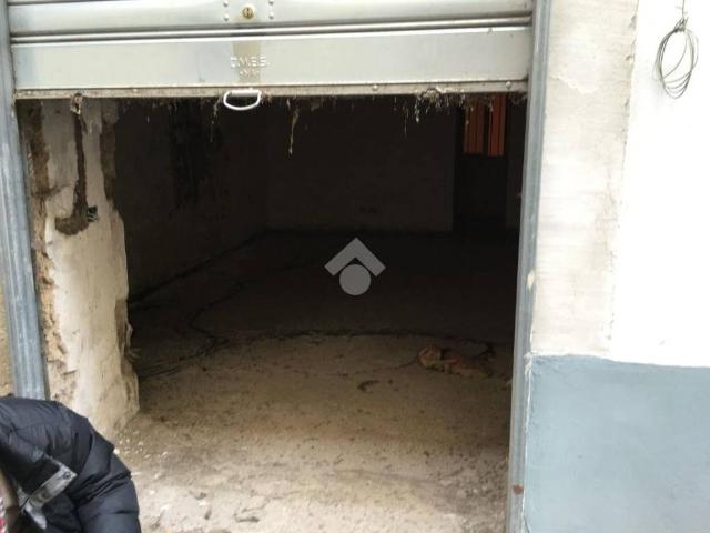 Locale Commerciale in affitto a Capua, Campania