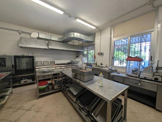 Locale Commerciale in affitto a Capua, Campania