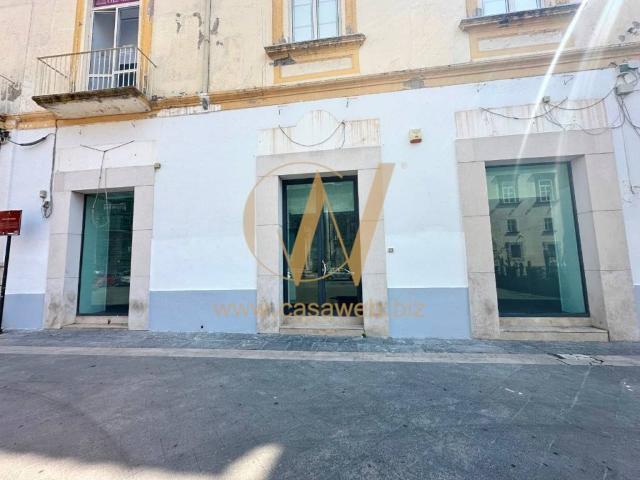 Locale Commerciale in affitto a Capua, Campania