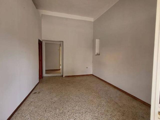 Locale Commerciale in affitto a Capua, Campania
