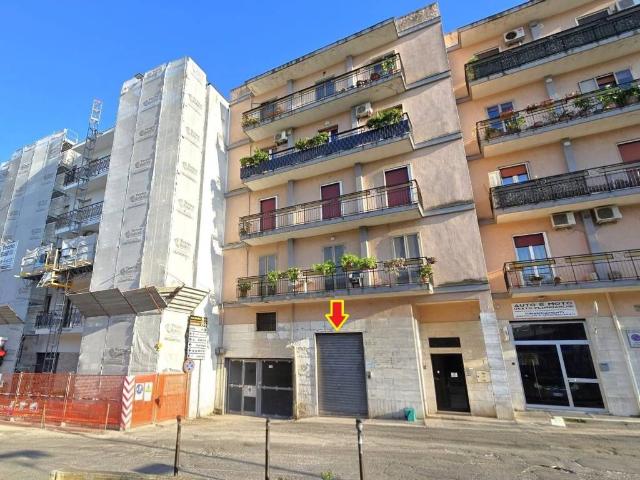 Locale Commerciale in affitto a Puglia, Bari