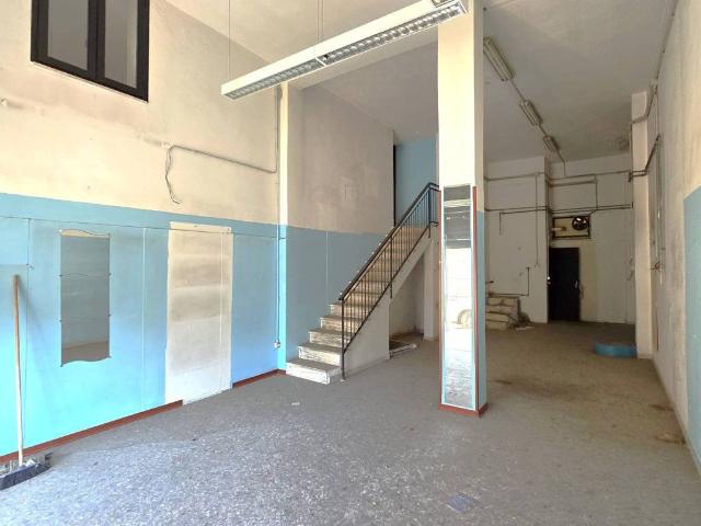 Locale Commerciale in affitto a Puglia, Bari