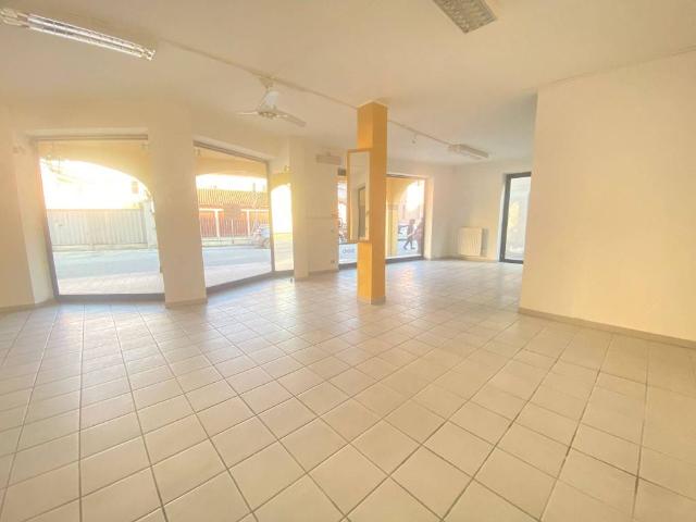 Locale Commerciale in affitto a Piemonte, Cuneo