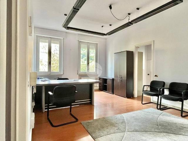 Locale Commerciale in affitto a Costa Lambro, Carate Brianza