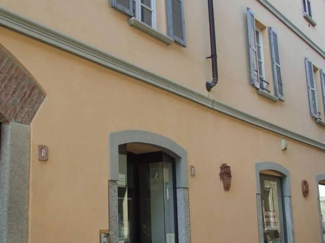 Locale Commerciale in affitto a Realdino, Carate Brianza