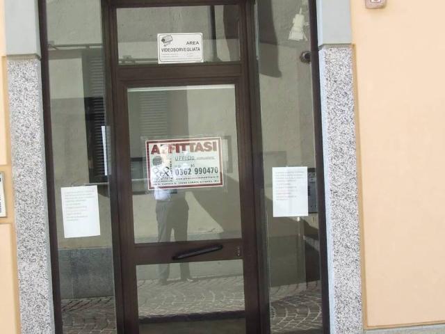 Locale Commerciale in affitto a Realdino, Carate Brianza