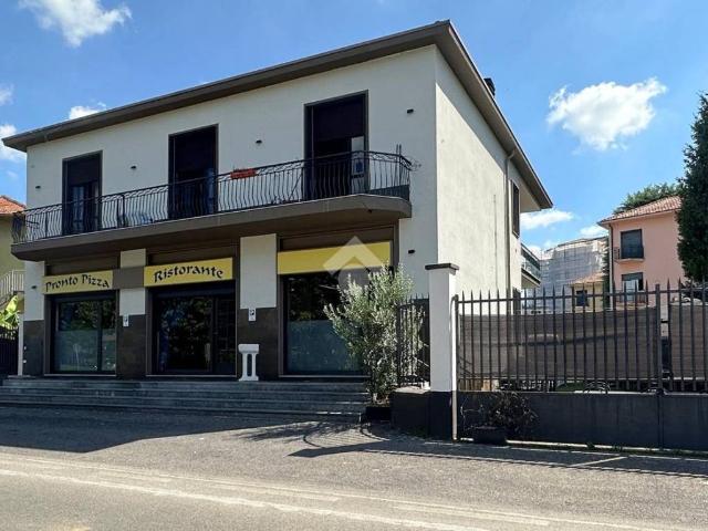Locale Commerciale in affitto a Carate Brianza, Lombardia