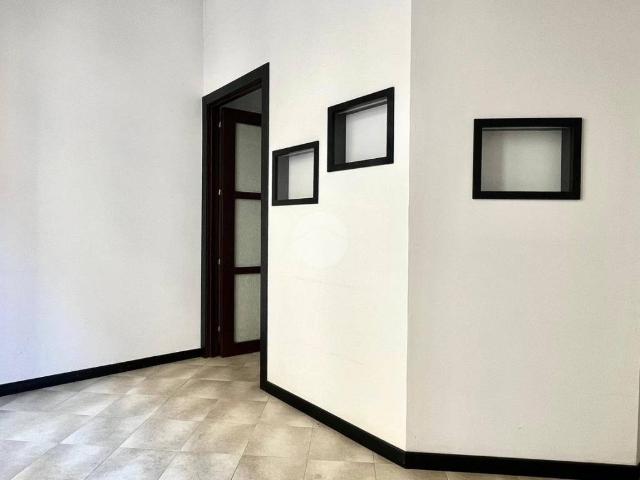 Locale Commerciale in affitto a Agliate, Carate Brianza