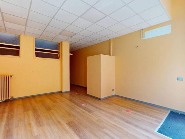 Locale Commerciale in affitto a Carate Brianza, Lombardia