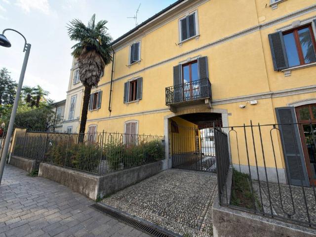 Locale Commerciale in affitto a Realdino, Carate Brianza