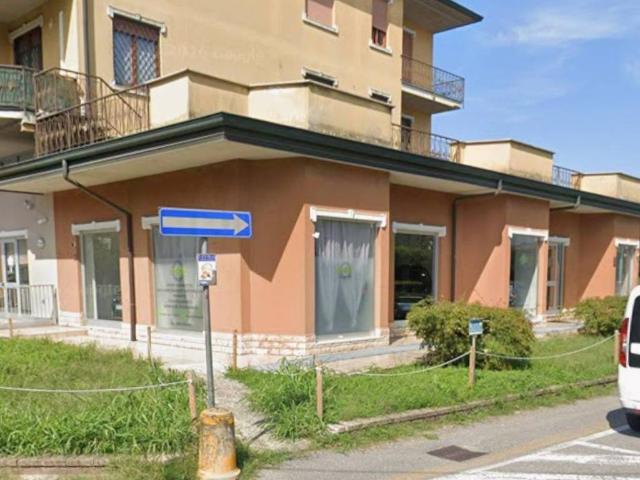 Locale Commerciale in affitto a Caravaggio, Lombardia