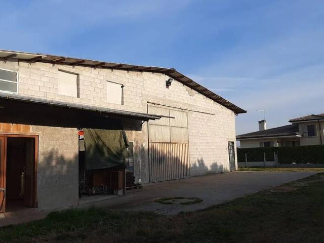 Locale Commerciale in affitto a Maserada Sul Piave, Veneto