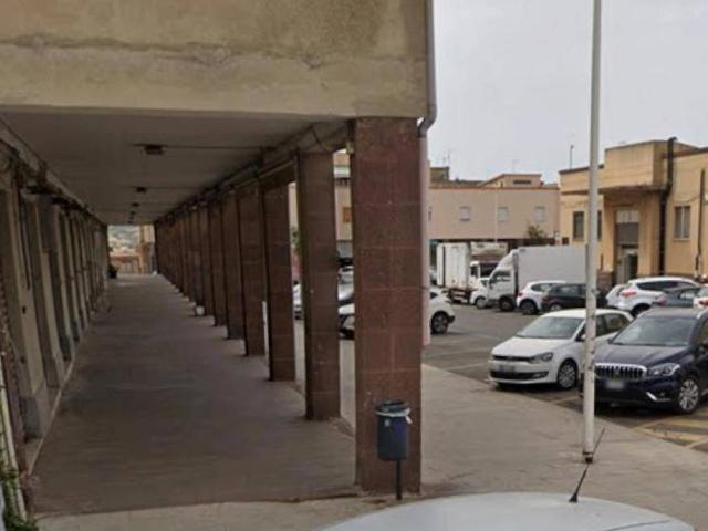 Locale Commerciale in affitto a Rinascita, Carbonia