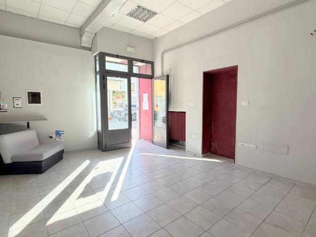 Locale Commerciale in affitto a Piemonte, Torino