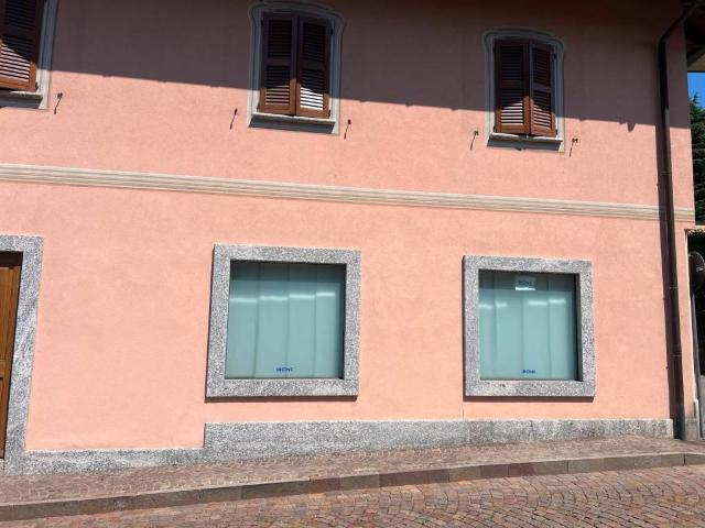 Locale Commerciale in affitto a Carimate, Lombardia